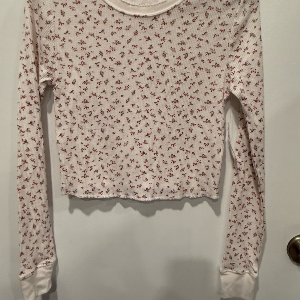 PacSun White and Red Floral Long Sleeve Tee
